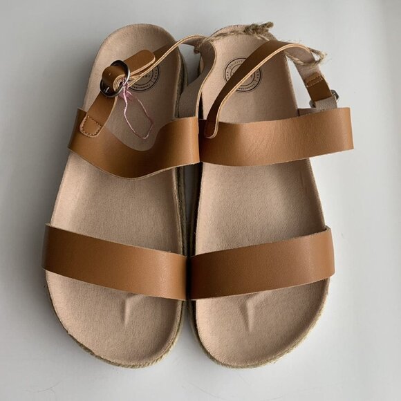 🆕 Brown Strap Sandals Youth Size 4